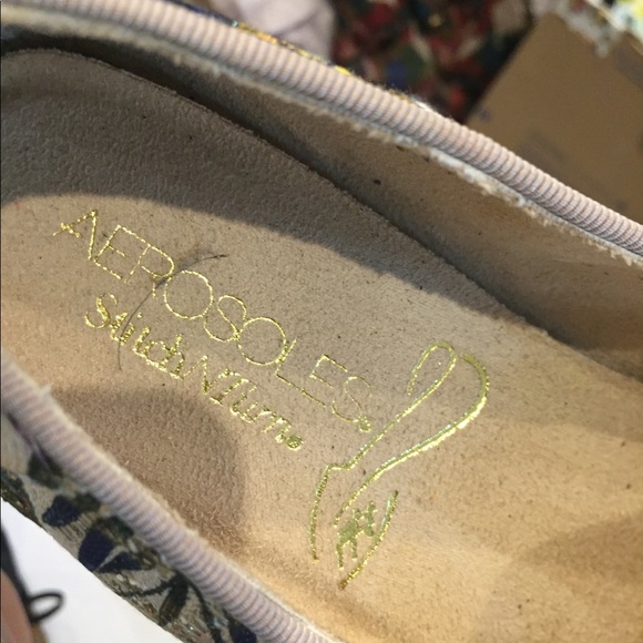 New. Aerosols stitchn Turn embroider  shoes. - Picture 3 of 8